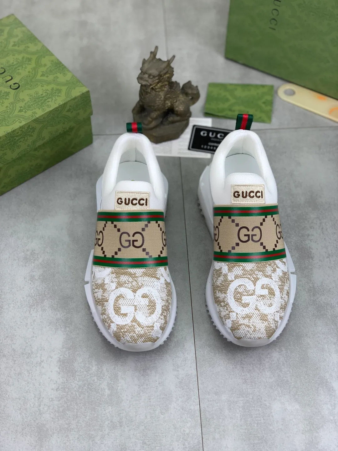 Men's shoes 💰P460💰[New style]🆘 Gucci [GUCCI] classic fashion high-top men's shoes, synchronized with counters, exquisite workmanship, exquisite color matching, the upper is made of original soft double G calfskin Gucci webbing ➕ first-layer pigskin lining ➕ pigskin feet The lasts made according to the original version are quite attractive both on the foot and in the placement. There is no need to comment on the good ones. They are absolutely versatile. Number of sizes: 38-44, 3️⃣colors🉑️ to choose from.